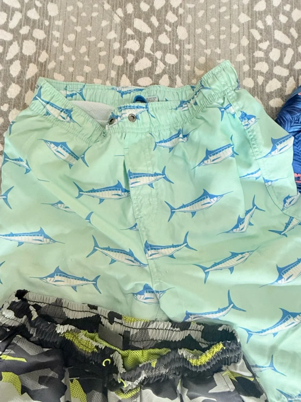 K120- (5) swim trunks Eddie Bauer Kids Swim Set - (1) Gray Rash Guard